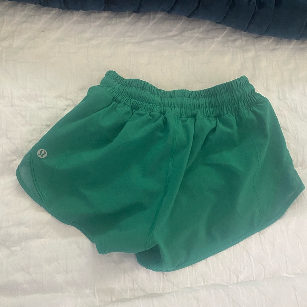 Lululemon dark green hotty hot short size 2 2.5 in